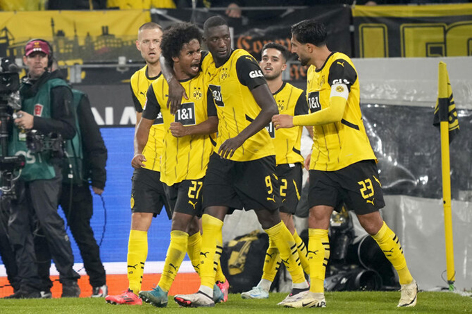 Dortmund thắng ấn tượng trước Bochum