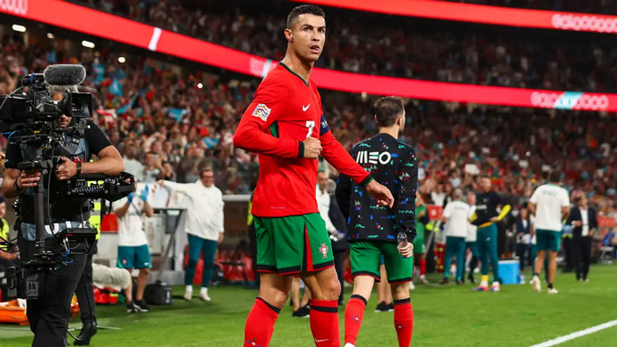 Ronaldo tiếp tục tỏa sáng trong màu áo Bồ Đào Nha